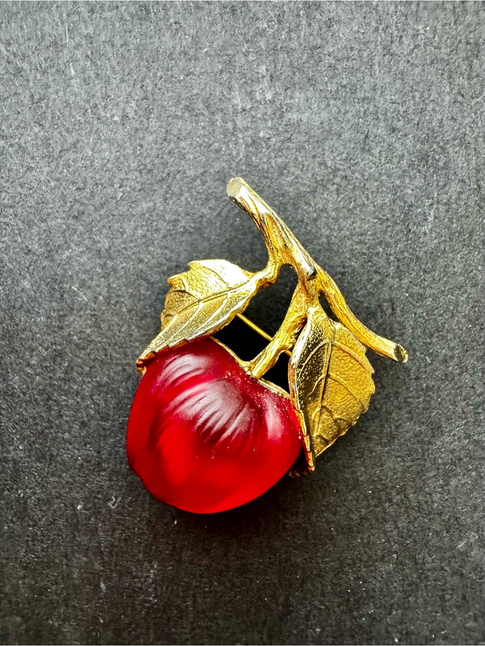 Vintage Napier Apple Brooch: Frosted Lucite & Gold-Tone - Picture 4 of 5
